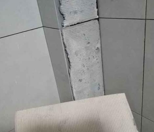 霍城瓷砖空鼓维修公司分享下厨房瓷砖脱落的补救措施。